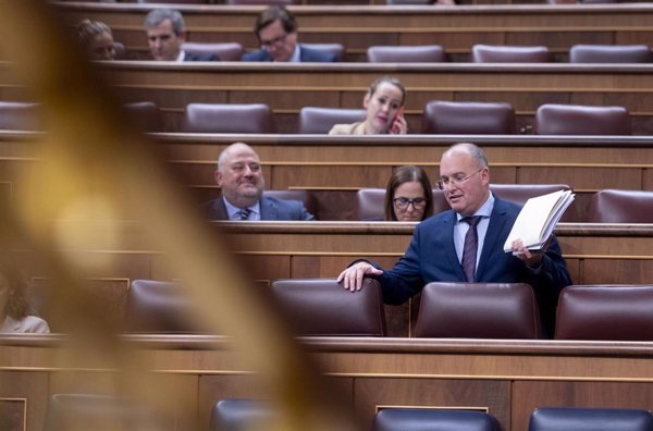 El Congreso pide cesar a los cargos que hayan colaborado con el 'caso Koldo', con PSOE a favor y Sumar en contra