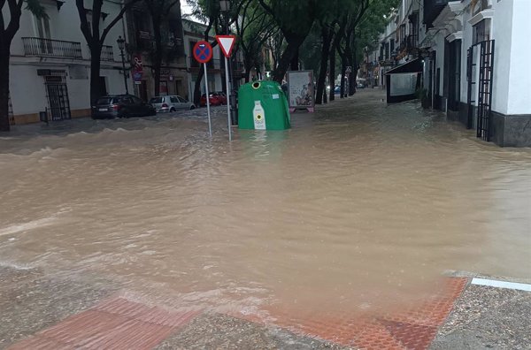 La DANA provoca el desalojo de medio centenar de vecinos en Guadalcacín, en Jerez de la Frontera (Cádiz)