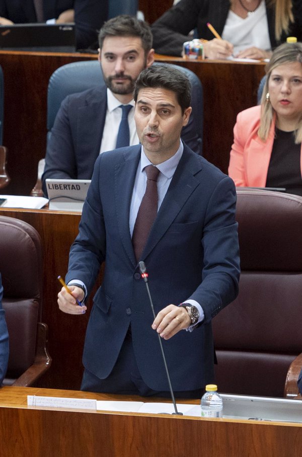 Madrid propone reducir el horario lectivo en Secundaria a 19 horas el próximo curso, pero mantiene el de Primaria