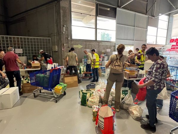 Alicante refuerza su dispositivo de ayuda a los afectados con cuatro grúas y 14 vehículos de limpieza