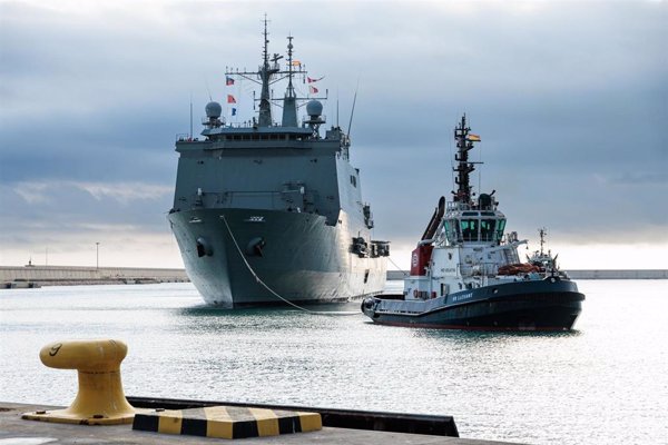 El buque 'Galicia' de la Armada llega al Puerto de Valencia para ayudar a los afectados por la DANA