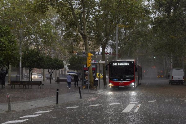 La Aemet activa la alerta roja en el litoral de Barcelona por la DANA