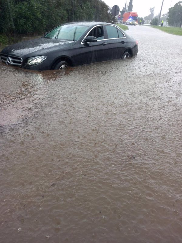 Cortado un carril de la C-31 en El Prat (Barcelona) por inundaciones por la DANA