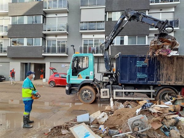 Murcia refuerza la ayuda a municipios afectados por la DANA con maquinaria pesada y más efectivos
