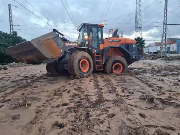 ACS moviliza recursos en Valencia para ayudar al restablecimiento de la normalidad