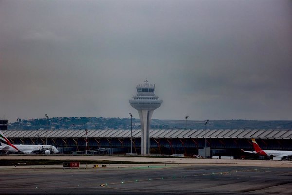 Desviados 21 vuelos en el Aeropuerto de Madrid Barajas por un avistamiento de drones