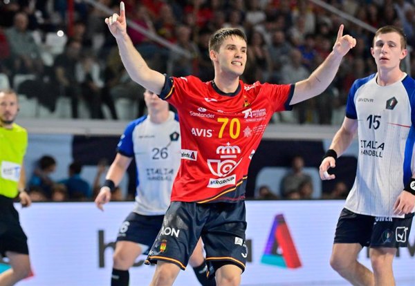 (Crónica) Los 'Hispanos' superan también a Letonia en el camino al Europeo