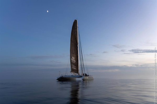 El 'Victoria' llega a La Gomera y bate en la primera etapa de la 'Ruta del Descubrimiento' el récord del 'MAPFRE'