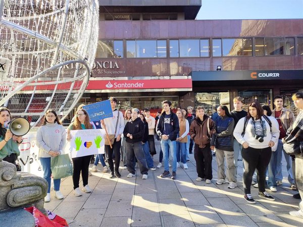 Estudiantes gallegos se suman a la huelga en solidaridad con los afectados, con actos en Vigo y A Coruña