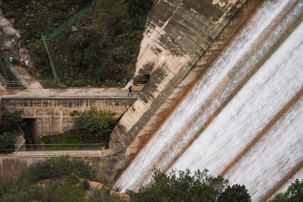 La reserva hídrica está al 51,2%, cuatro décimas menos que la semana pasada, y el Júcar sube cinco décimas