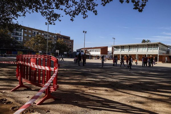 Más de una veintena de municipios de Valencia suspenden clases ante la previsión de fuertes lluvias