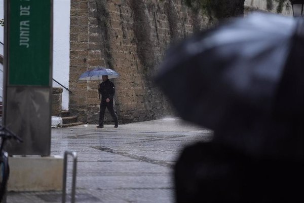 Setenil y Alcalá del Valle (Cádiz) cierran sus colegios por su cercanía con Málaga, en alerta roja por lluvias