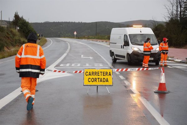 Cortadas al tráfico la A-355 en Coín y la A-7054 en Málaga por las lluvias