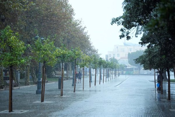 Aemet amplía el aviso por lluvias este miércoles a siete provincias, con alerta roja en Málaga