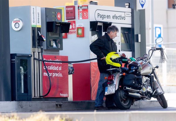 El precio del gasóleo vuelve a repuntar (0,57%) esta semana y el de la gasolina se mantiene estable