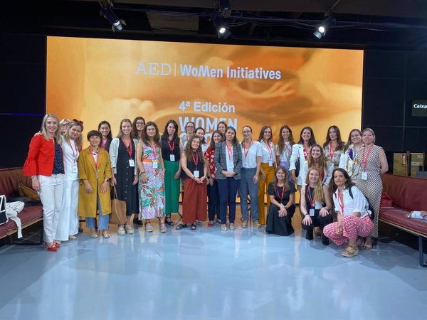 La AED lanza la 5 edición de 'Women Cross-mentoring' que impulsa el talento femenino en las empresas