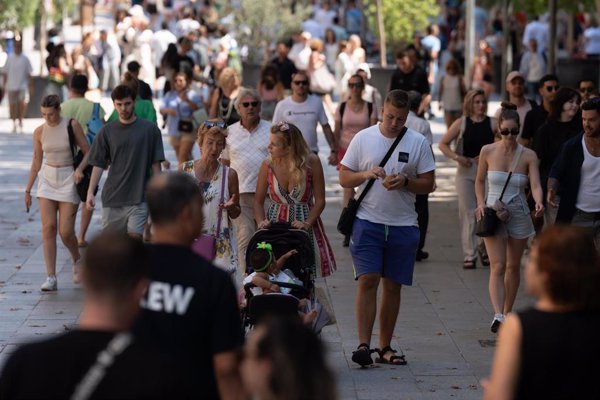 Un 51% de catalanes se dirige a otras personas en castellano 