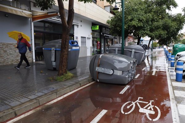 Unos 1.000 operarios de Limasam trabajan con tareas extraordinarias en más de 100 puntos de Málaga