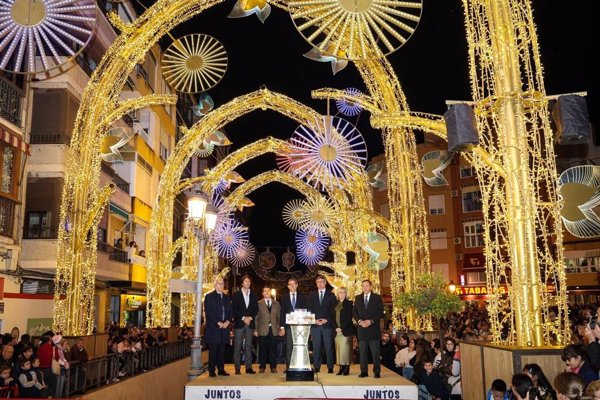 Puente Genil (Córdoba), primer municipio de España en encender el alumbrado extraordinario de Navidad