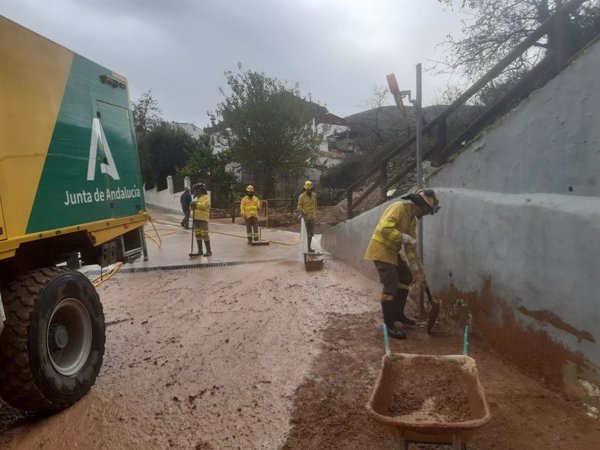 Protección Civil y Emergencias coordinan trabajos este domingo en zonas afectadas por la DANA en Málaga