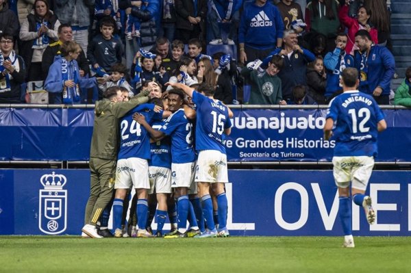 (Crónica) El Oviedo se pone segundo y el Zaragoza falla ante un Málaga con diez