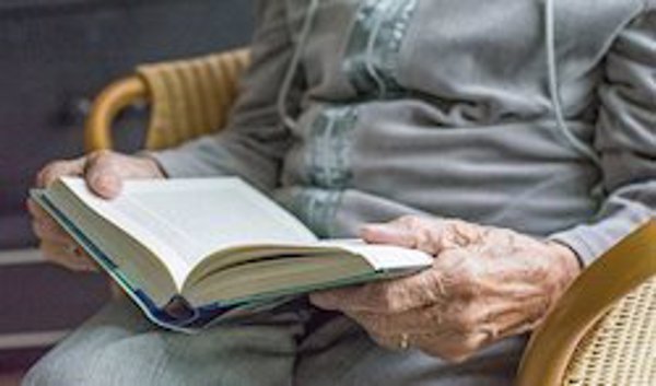 Asociación de Consumidores urgen a suprimir el IVA en las residencias de ancianos ante los retrasos en dependencia