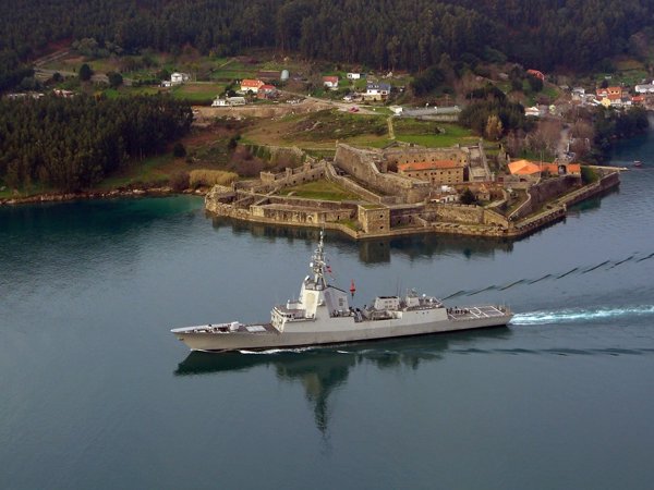 La fragata Blas de Lezo de la Armada Española recala en el Puerto de Alicante y estará abierta a visitas