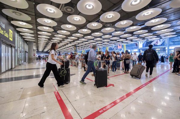 El aeropuerto de Madrid-Barajas opera ya a 12 destinos de Asia con una nueva ruta de Hainan Airlines a China