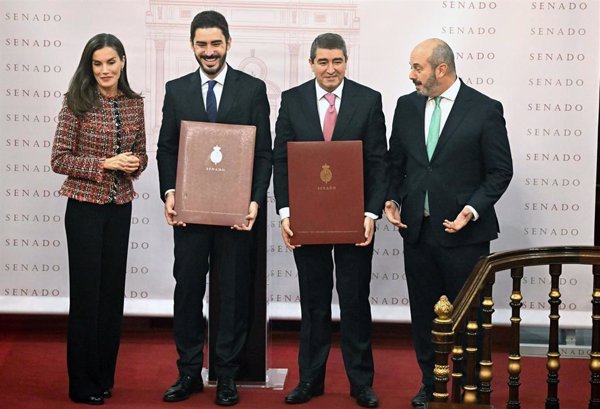 Juanma Lamet y Pablo Rodríguez Lago recogen sus Premios Luis Carandell con un