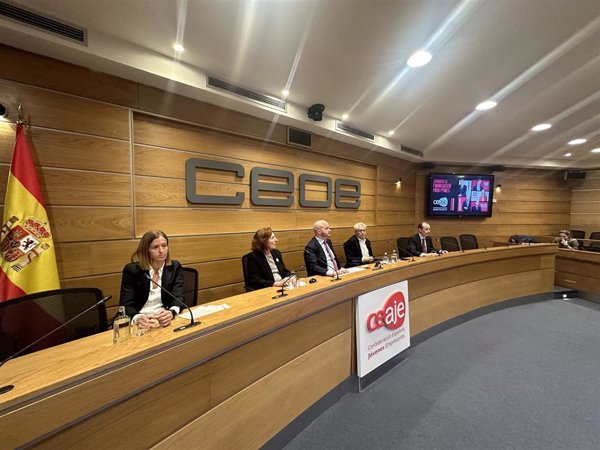 Ceaje rechaza reducción de la jornada laboral y demanda que se negocie en las mesas de negociación colectiva