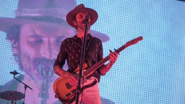 Leiva anuncia 30 conciertos en España y publica un nuevo adelanto de su próximo álbum, 'Bajo presión'