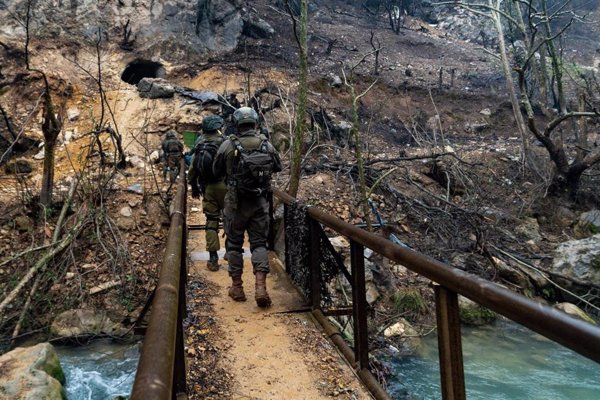 Israel dice que sus tropas llegaron a orillas del río Litani por primera vez desde su retirada en el año 2000