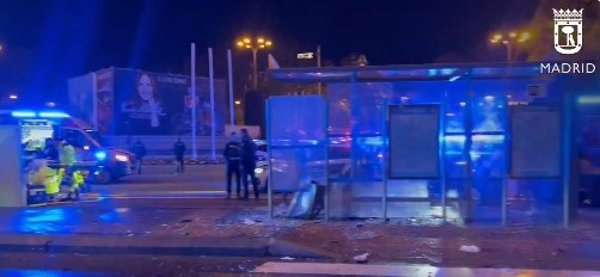 Muere un joven y dos personas están graves tras ser arrollados por un coche en una marquesina de Neptuno (Madrid)