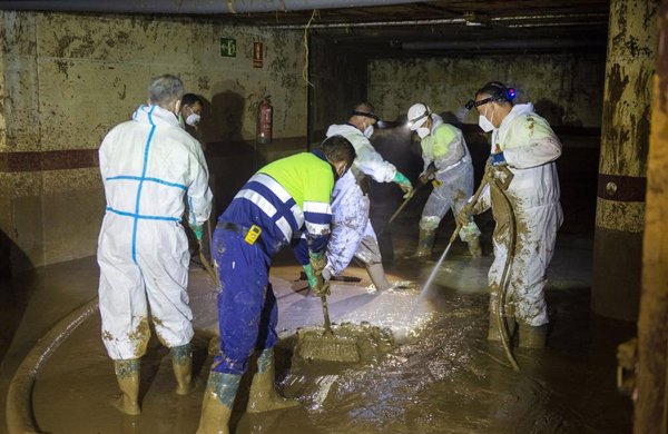 Diputación Valencia amplía medios humanos y materiales en la extracción de lodos en 11 municipios afectados