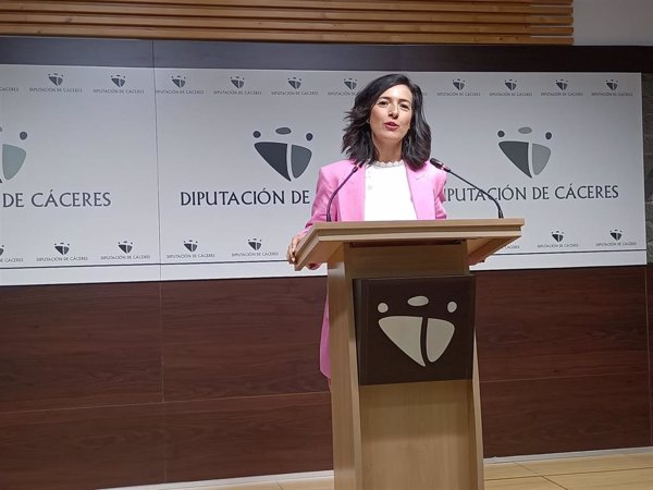 Esther Gutiérrez presenta su precandidatura a la Secretaría General del PSOE de Extremadura para competir con Gallardo