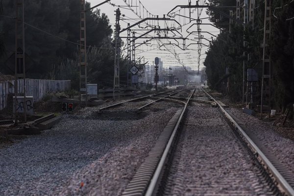 Renfe recupera Cercanías entre Valencia y Catarroja y programa entre ambas estaciones un tren cada 30 minutos