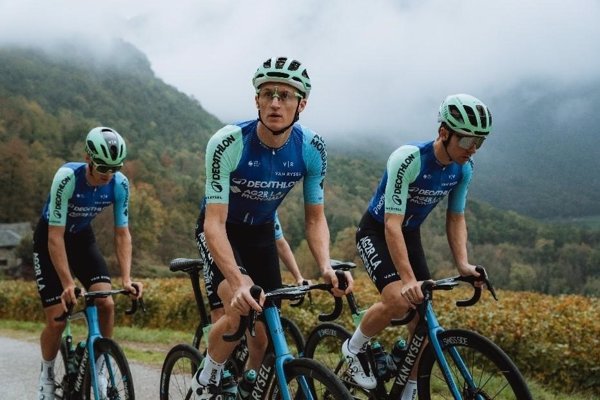 Decathlon y Van Rysel refuerzan su compromiso junto al AG2R La Mondiale para la temporada 2025