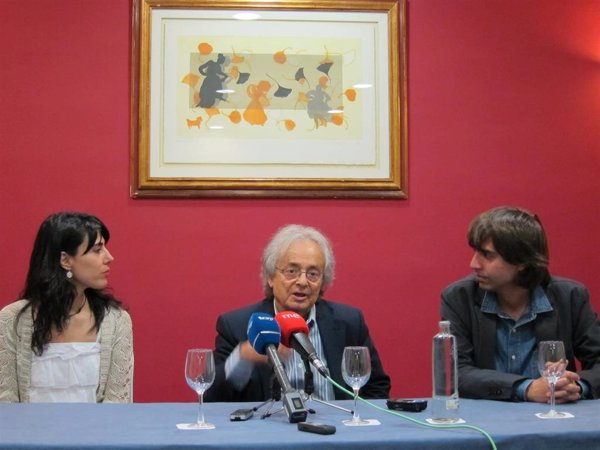 El escritor sirio Adonis recibe el Premio Internacional Joan Margarit en el Instituto Cervantes de París