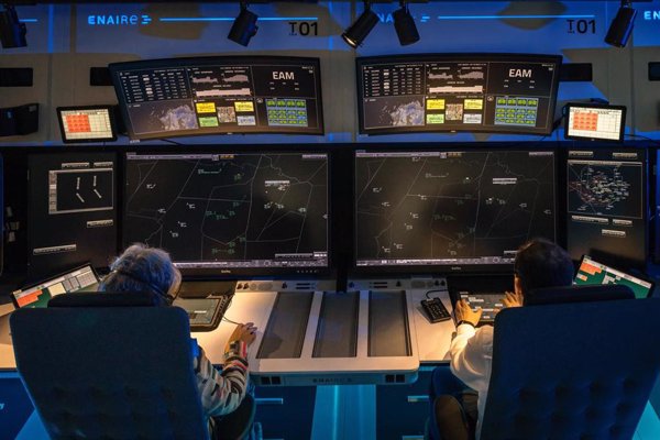 Enaire convoca 150 plazas de control de tránsito aéreo