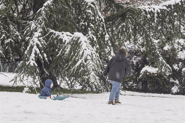 Rachas de viento muy fuertes en el Pirineo este domingo de estabilidad anticiclónica en el resto del país
