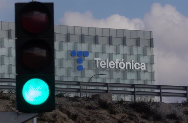 El plazo para comprar acciones de Telefónica con derecho al dividendo de 0,15 euros brutos acaba este lunes