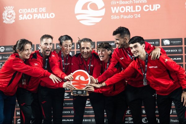 La selección española de tenis playa se proclama subcampeona del mundo en Brasil