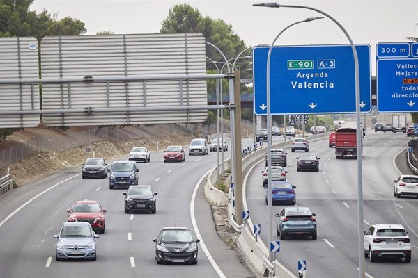 Se registran retenciones en carreteras de Madrid, Barcelona o Andalucía al inicio de la operación de Navidad