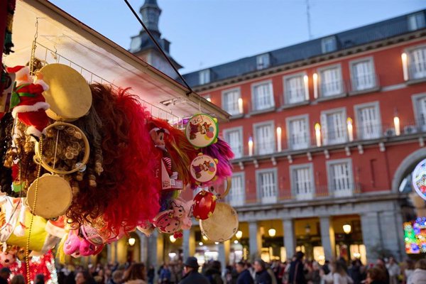 Gallinas, pizarras para la infancia afectada por dana o una pulsera por los niños con cáncer, regalos solidarios de 2024