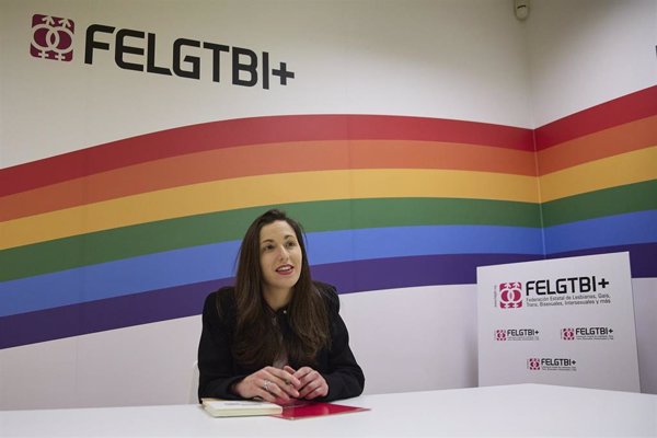 Paula Iglesias, nueva presidenta de la FELGTBI+: 