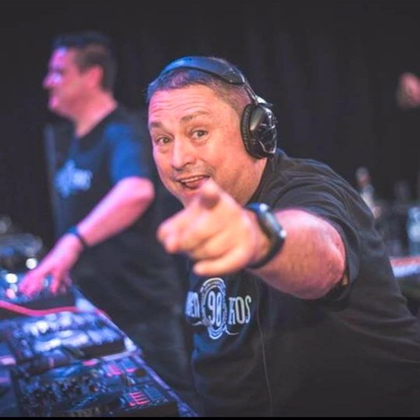 Muere José María Castells, dj y productor de la saga 'Max Mix' de música de baile de los 80 y 90