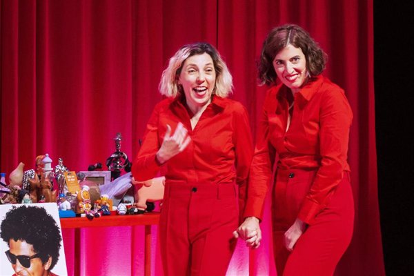 Judit Martín, Mónica Ballesteros y Alba Florejachs improvisan en el Teatre Condal con 'Pongo'