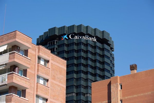 El 95% de los datáfonos táctiles de CaixaBank están adaptados a personas con discapacidad visual