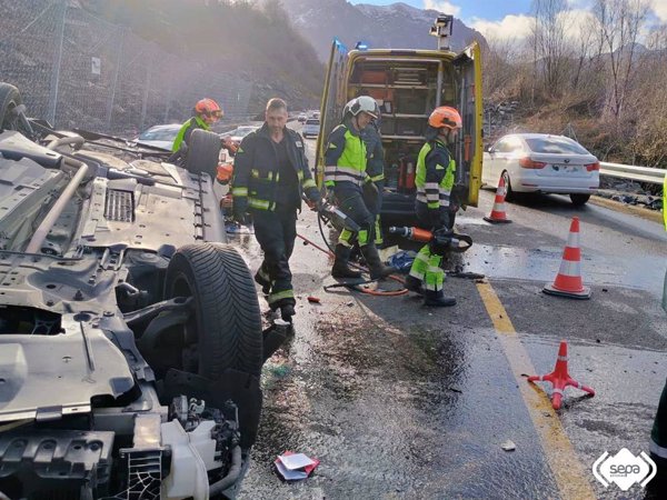 Cinco heridos en un accidente en la autopista del Huerna, a la altura del argayo (Asturias)