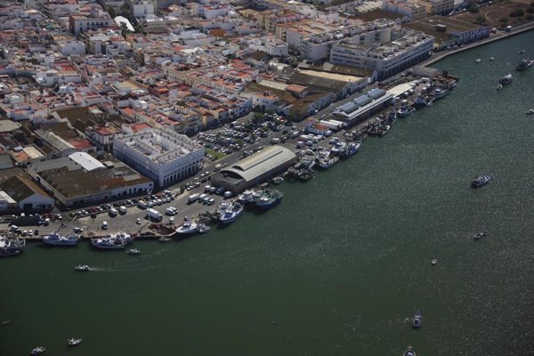 Detenidos los tres tripulantes de una narcolancha cuya persecución provocó dos agentes heridos en Huelva